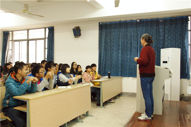 真人试玩
形势与政策课之大学生反腐倡廉教育