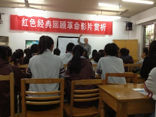 弘扬闻天精神，加强国际交流 —记真人试玩
同学参加“闻天英语角”活动